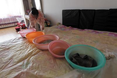 商丘楼上漏水，住户失联，小区没物管，业主维权难！律师来支招……